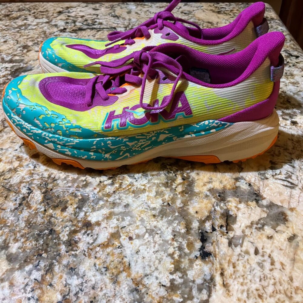 HOKA Speedgoat 6 Y Aqua/purple  1156933-UNL Size 5 MD Kids EUC
